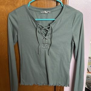 Green/blue lettuce trim ribbed long-sleeve shirt.
